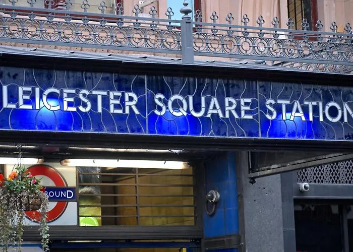 Peaceful And Central Leicester Square Apartment